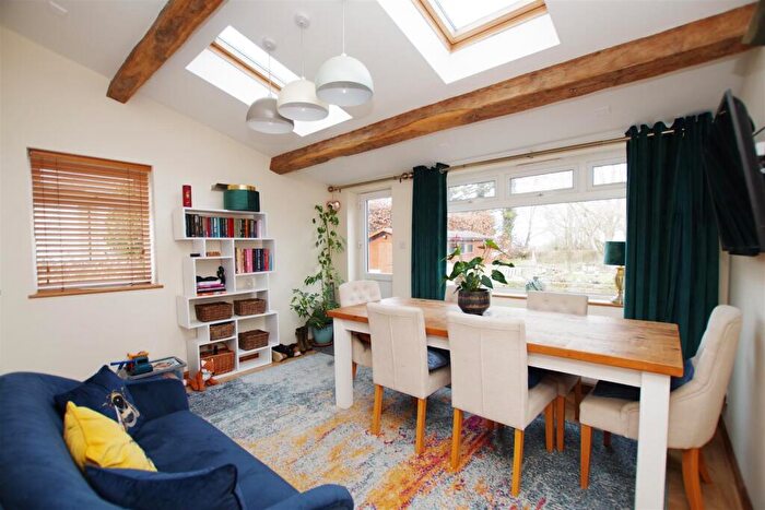 2 Bedroom Cottage To Rent In High Street, Wanborough, Swindon, SN4