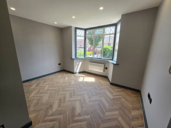 Studio To Rent In Halsbury Road West, Northolt, UB5