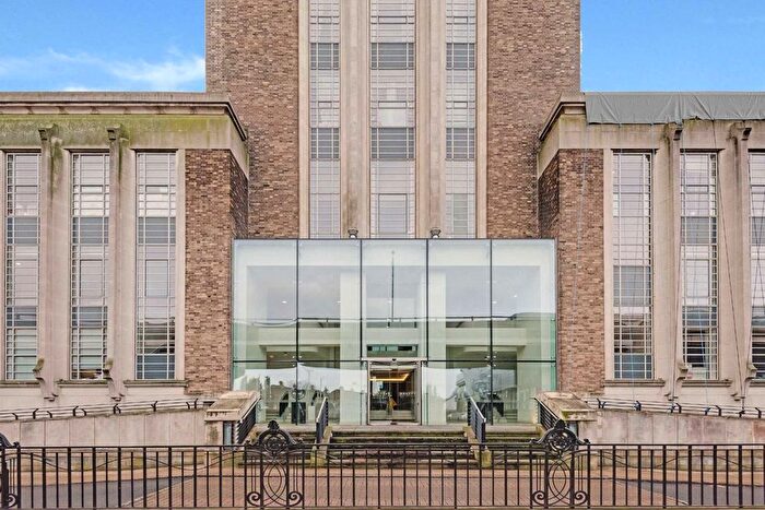 2 Bedroom Flat To Rent In Great West Road, Brentford, TW8