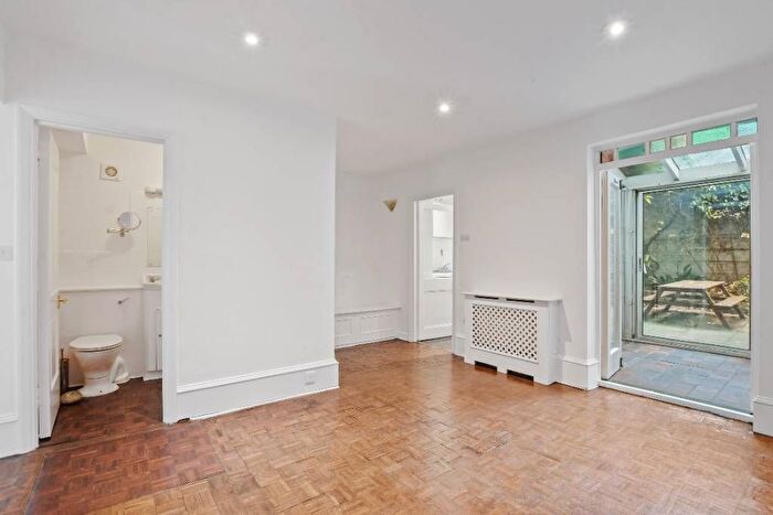 2 Bedroom Flat To Rent In Gloucester Avenue, Primrose Hill, Camden, NW1