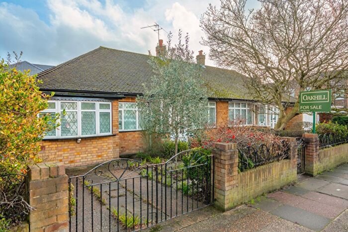 2 Bedroom Semi Detached Bungalow For Sale In Loring Road, Isleworth, TW7