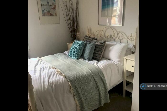 2 Bedroom Flat To Rent In Norwood Road, London, SE24