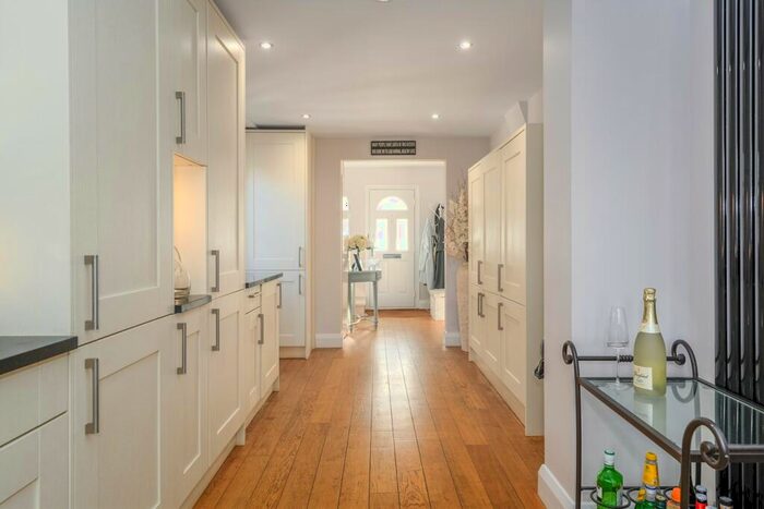 4 Bedroom Detached House For Sale In Beecot Lane, Walton-On-Thames, KT12