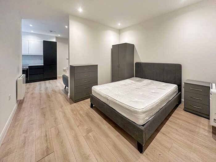1 Bedroom Flat To Rent In Bath Road, Slough, Berkshire, SL1
