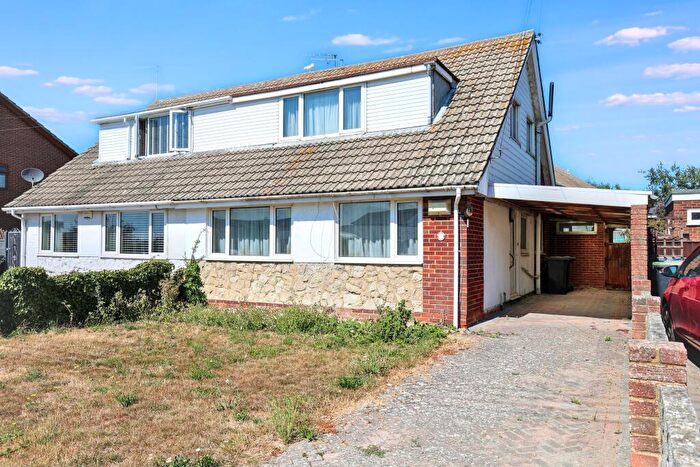 2 Bedroom Chalet For Sale In Hazlemere Road, Seasalter, Kent, CT5
