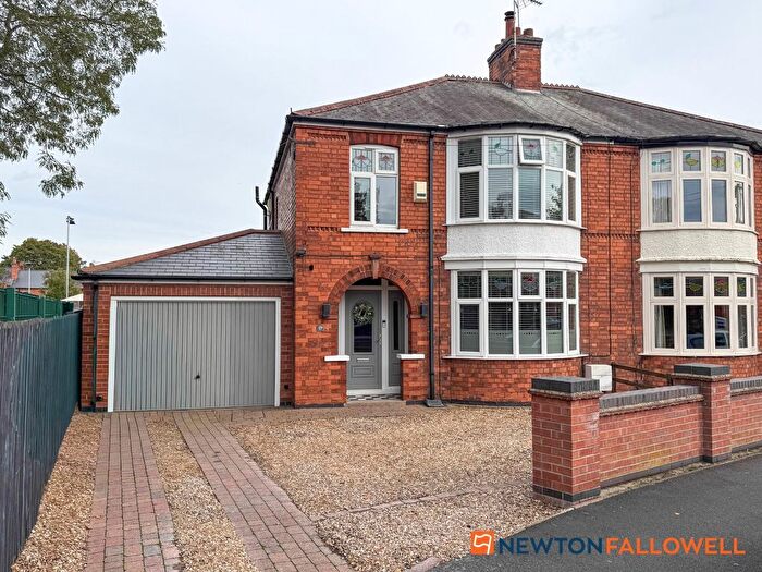 4 Bedroom Semi-Detached House For Sale In Harewood Avenue, Newark, NG24