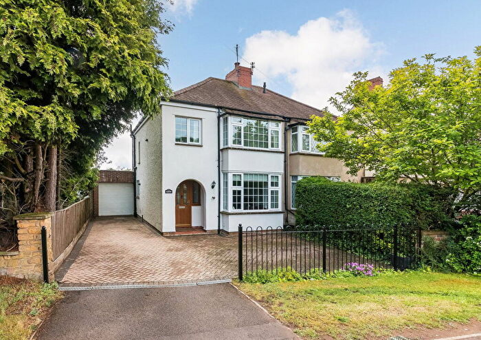 3 Bedroom Semi-Detached House For Sale In Banbury Road, Bloxham, OX15