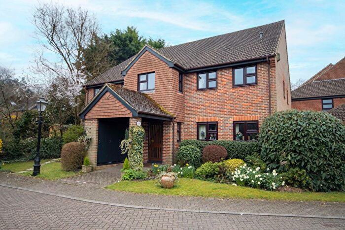 1 Bedroom Property For Sale In Turneys Orchard, Chorleywood, WD3