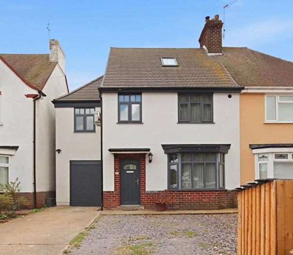 4 Bedroom Semi-Detached House For Sale In Manor Avenue, Brimington, Chesterfield, S43