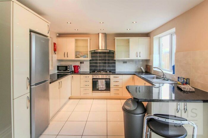 3 Bedroom Semi-Detached House To Rent In Heron Drive, Lenton, Nottingham, NG7