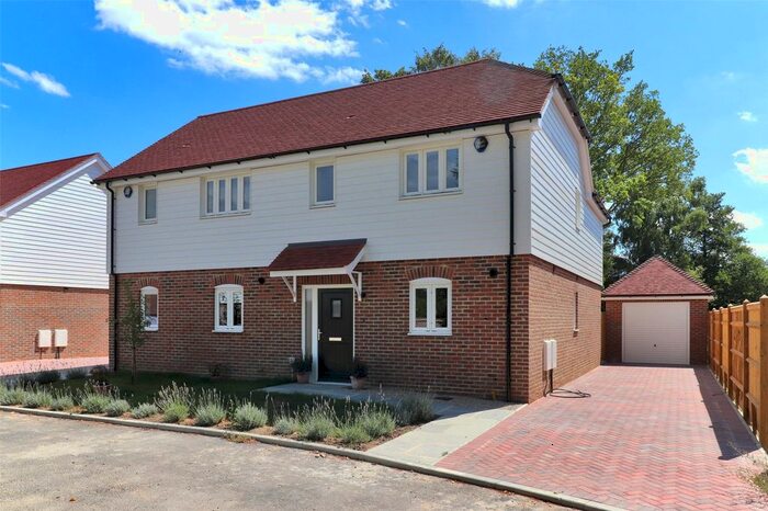 3 Bedroom Semi-Detached House For Sale In Coursehorn Mews, Course Horn Lane, Cranbrook, Kent, TN17