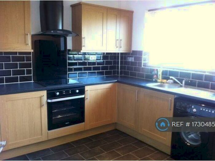 2 Bedroom Maisonette To Rent In Gregory Court, Nottingham, NG7