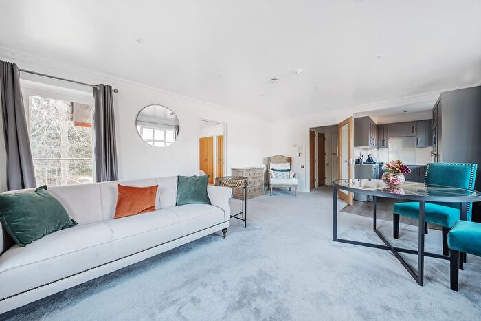 1 Bedroom Flat To Rent In Buckingham, Thamesfield Village, Henley-On-Thames, RG9