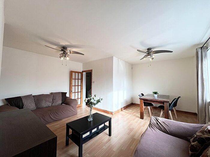 3 Bedroom Flat To Rent In My Street, Salford, M5