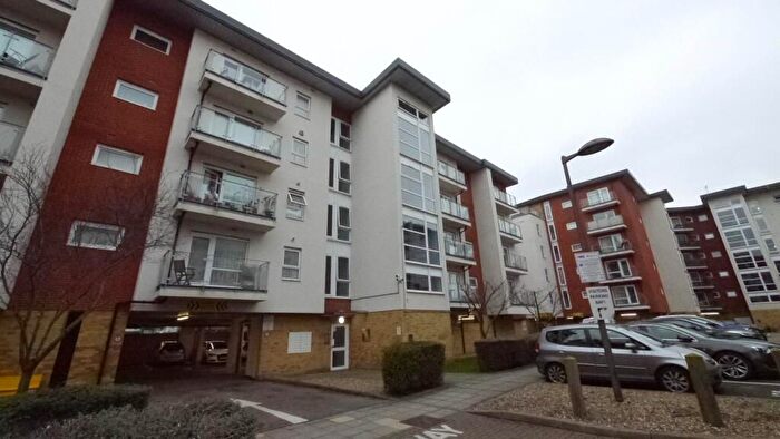 2 Bedroom Flat For Sale In Clarkson Court, Hatfield, AL10