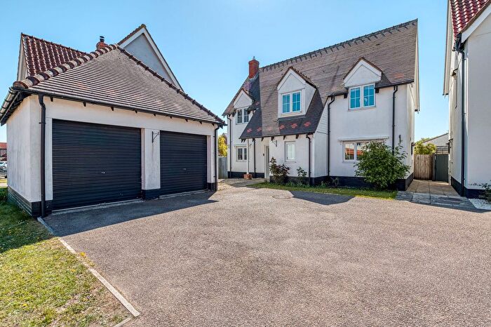 4 Bedroom Detached House For Sale In Cherry Tree Close, Yaxley, IP23