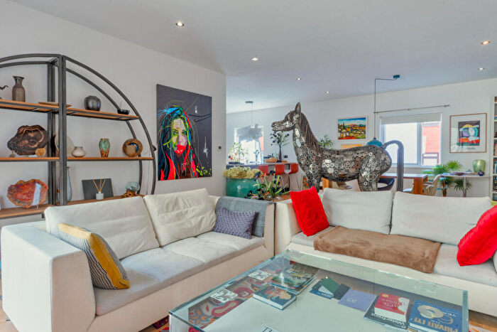 3 Bedroom Apartment To Rent In Caroline Street, Birmingham, B3