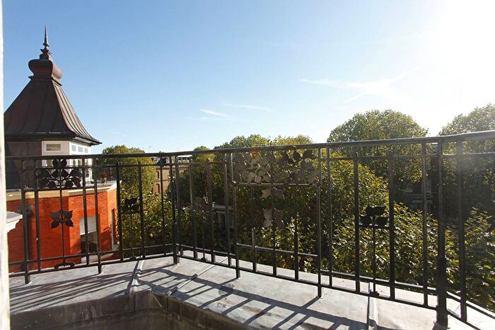 2 Bedroom Flat For Sale In Elgin Avenue, Maida Vale, London, W9