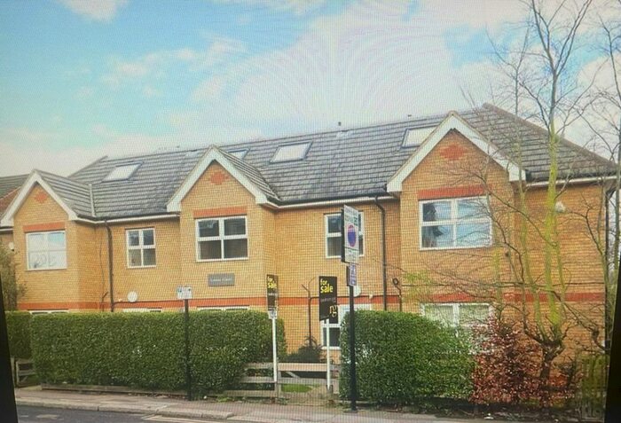 Studio To Rent In Byron Road, Wealdstone, Harrow, HA3