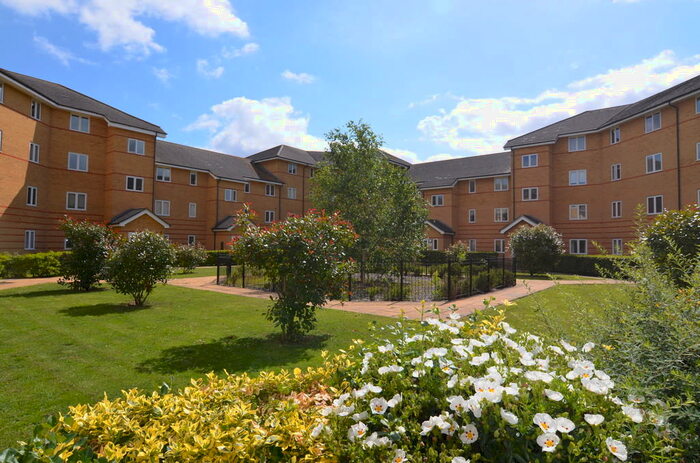 2 Bedroom Flat To Rent In Stanley Close, London, SE9