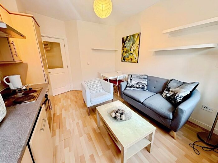 1 Bedroom Flat To Rent In Kirkgate, Leeds, West Yorkshire, LS2