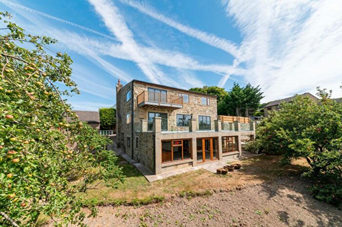 5 Bedroom Detached House For Sale In The Orchards, Cliffe View, Clayton West, HD8