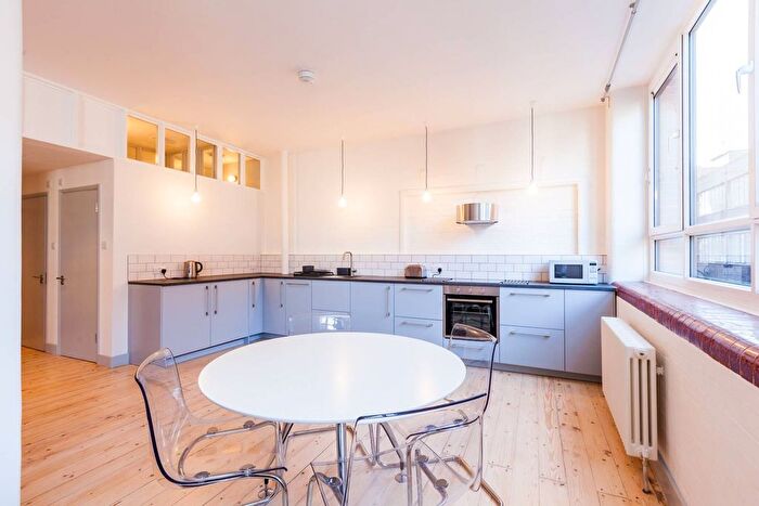 2 Bedroom Flat To Rent In Bethnal Green Road, Bethnal Green, London, E2