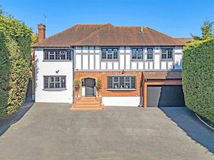 4 Bedroom Detached House To Rent In Courtland Drive, Chigwell, IG7