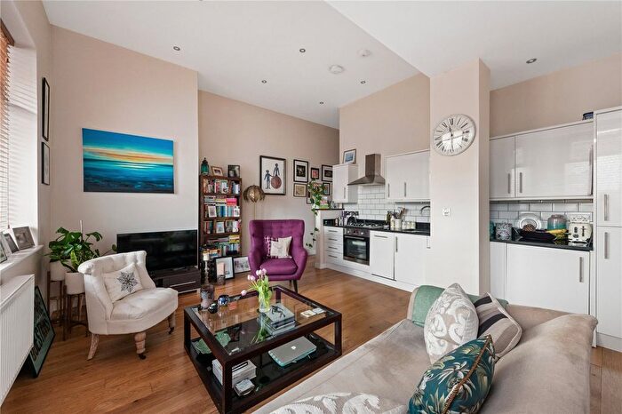 1 Bedroom Flat For Sale In Shacklewell Lane, London, E8