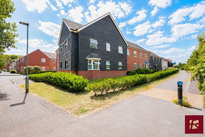 2 Bedroom Flat To Rent In Woodcock Chase, Bracknell, RG12