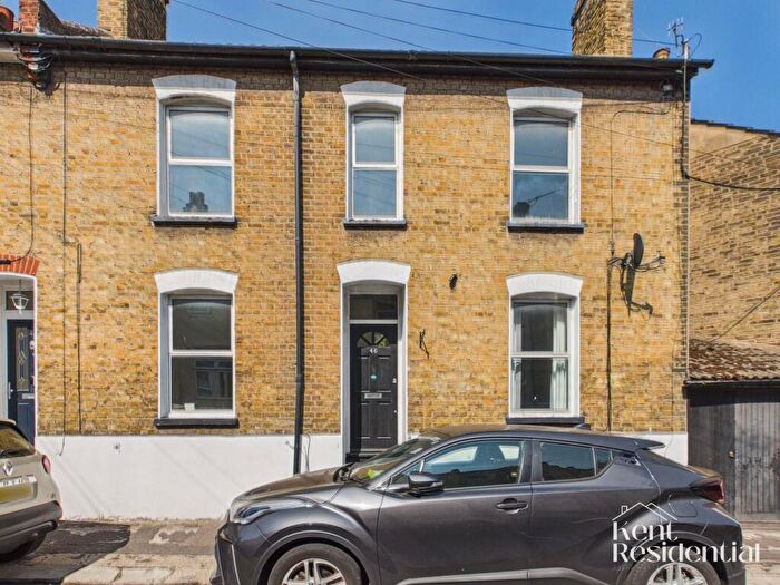 3 Bedroom Terraced House To Rent In Salisbury Road, Chatham, ME4
