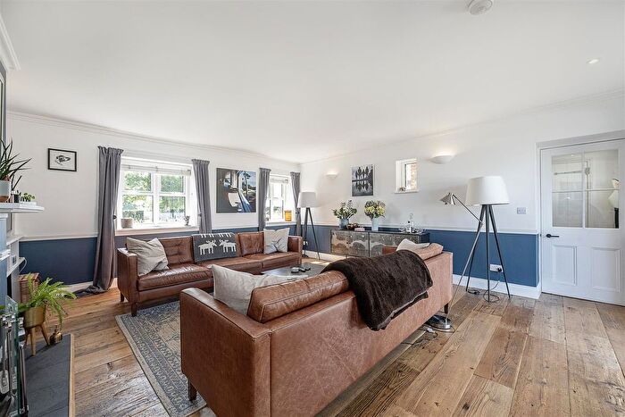 4 Bedroom Detached House For Sale In Redbournbury Lane, St. Albans, AL3