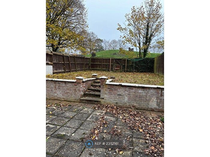 4 Bedroom Terraced House To Rent In Crispin Road, Milton Keynes, MK13