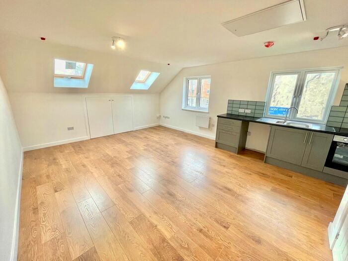 2 Bedroom Flat To Rent In Main Street, Barry, CF63