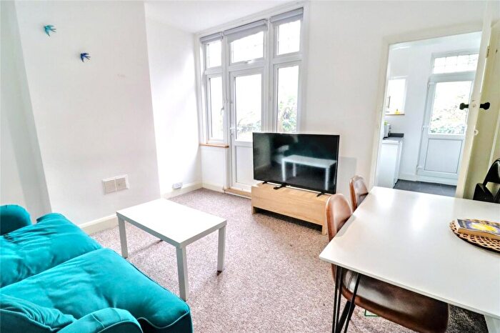 1 Bedroom Apartment To Rent In Warlters Close, Holloway, London, N7