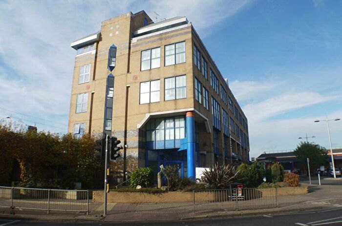 2 Bedroom Apartment To Rent In Albany Gate, Potters Bar, EN6