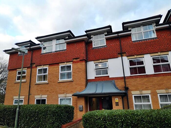 2 Bedroom Flat To Rent In Chapel Road, Redhill, RH1