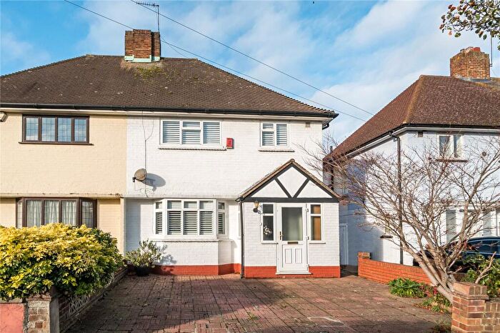 3 Bedroom Semi Detached House For Sale In Farndale Avenue, Palmers Green, London, N13