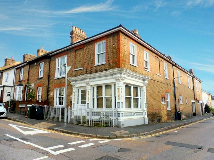 2 Bedroom Flat To Rent In Scott Street, Maidstone, ME14