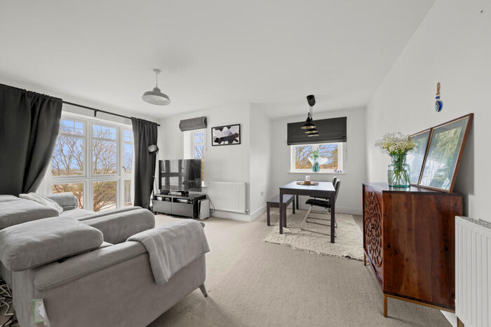 2 Bedroom Apartment For Sale In Bhamra Gardens, Maidenhead, SL6