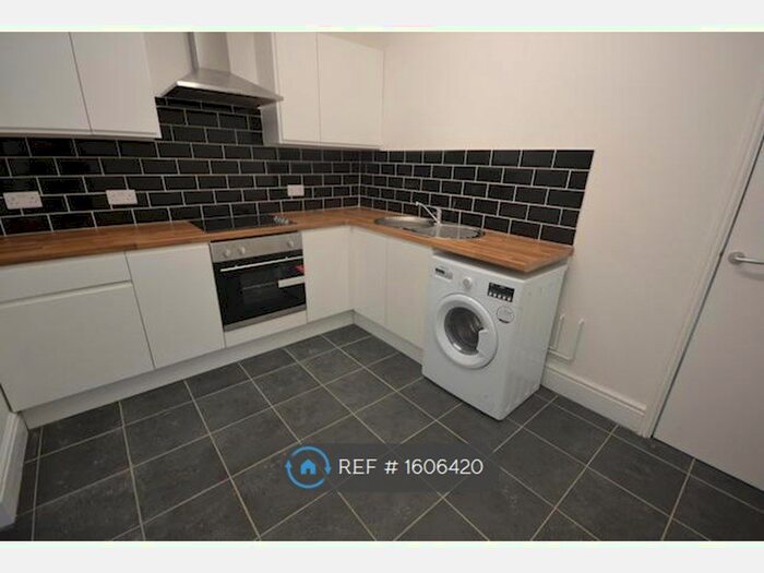 2 Bedroom Flat To Rent In The Strand, Stoke Om Trent, ST3