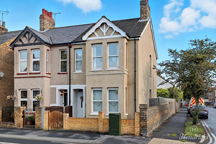 3 Bedroom End Of Terrace House For Sale In High Street, Southend-On-Sea, SS3