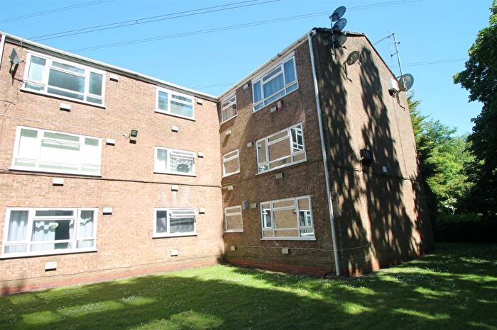 2 Bedroom Apartment For Sale In Kitwell Lane, Birmingham, B32