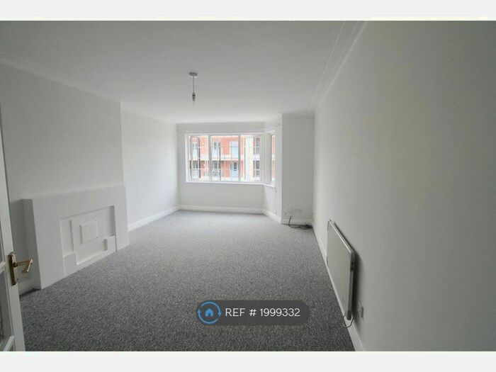 2 Bedroom Flat To Rent In Beulah Hill, London, SE19