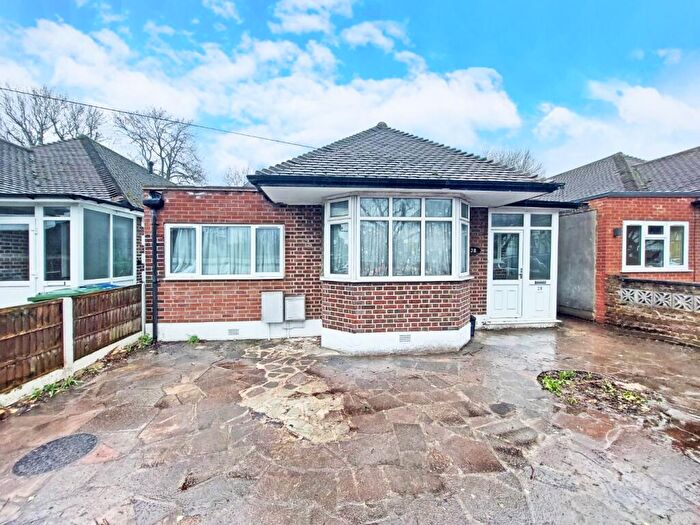 2 Bedroom Detached Bungalow For Sale In Farm Avenue, North Harrow, HA2
