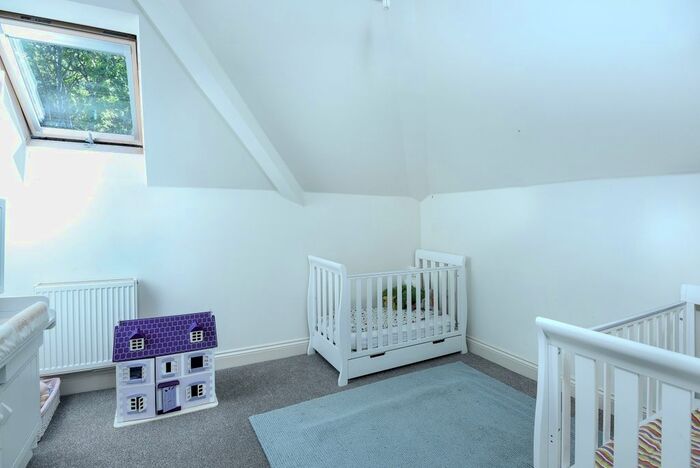 3 Bedroom Flat To Rent In Sydney Road, Haywards Heath, RH16