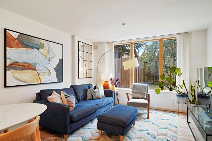 1 Bedroom Apartment For Sale In Compton House, Sussex Way, London, N7