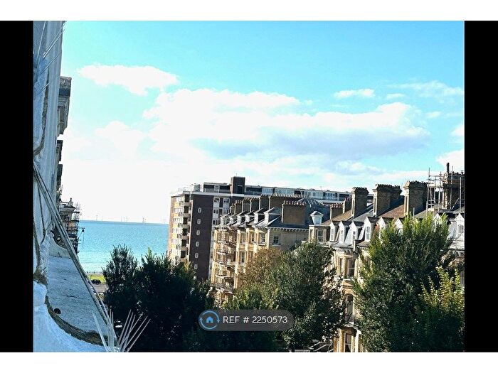 1 Bedroom Flat To Rent In First Avenue, Hove, BN3
