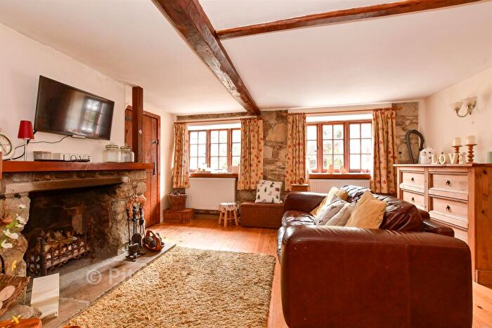 3 Bedroom Semi-Detached House For Sale In High Street, Whitwell, Isle Of Wight, PO38