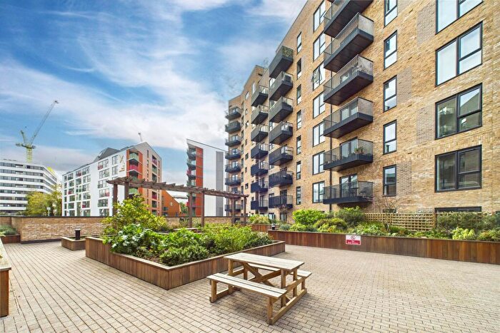 2 Bedroom Apartment For Sale In Market Street, Bracknell, Berkshire, RG12